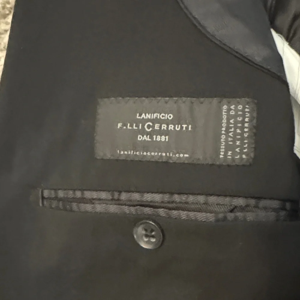 Banana Republic Elegant Black Blazer - Picture 5 of 7